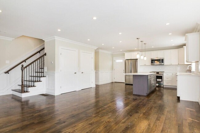 Photo - 37 Juniper St Unit R