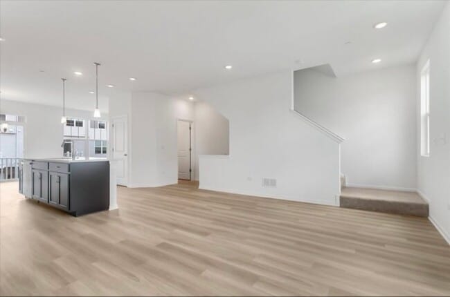 Photo - 1060 E Oakton St