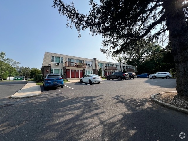 84 North Exterior - Jefferson Woods Apartments