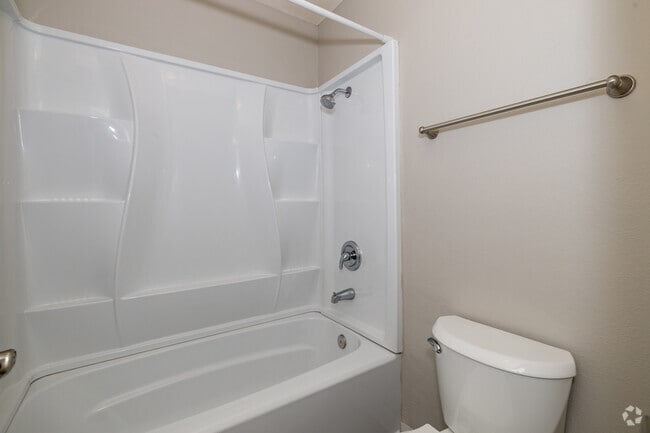1BR, 1BA - 606SF -Bathroom