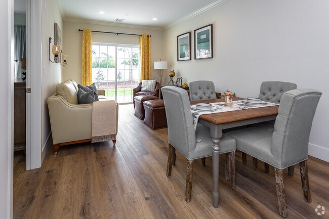 2BD,2BA -1200SF Single Level- Dining Area/Living Room