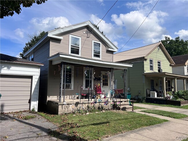 Photo - 27 E 6th St