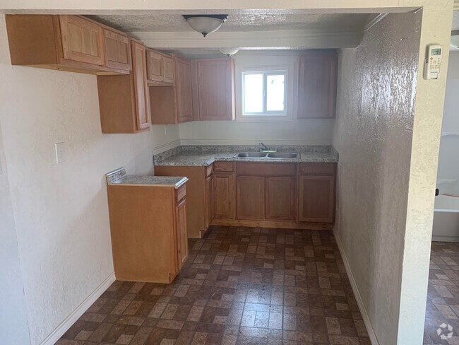 Building Photo - 2103 S Monroe St Rental