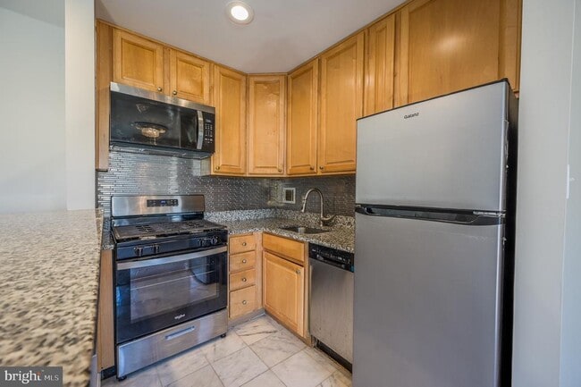 Photo - 6141 Leesburg Pike Unit 605