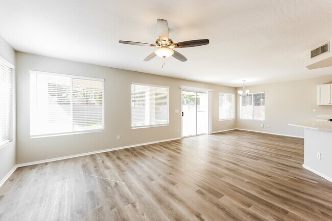 Photo - 14837 W Columbine Dr