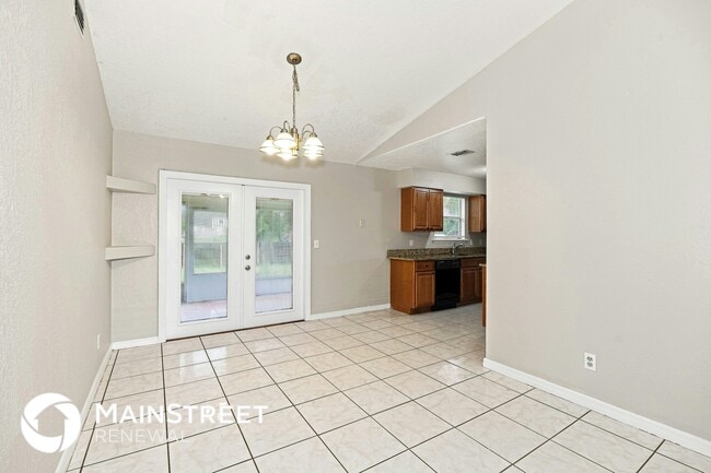 Photo - 867 Walpole Rd SW