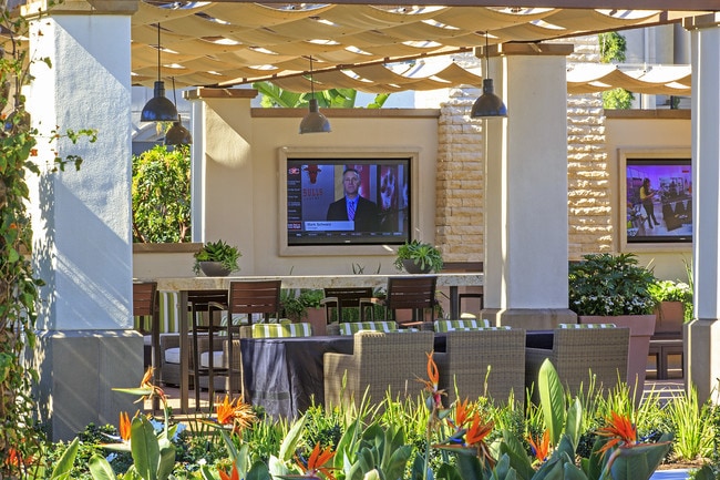 Amalfi Apartment Homes For Rent in Tustin, CA