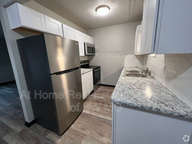 Building Photo - 1242 E Cherry St Unit Apt 303