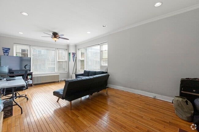 Building Photo - 433 W Wellington Ave Unit 2s Rental