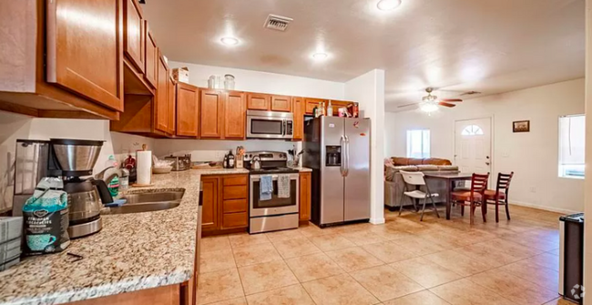 Building Photo - FULLY REMODELED HOME WITHIN A SHORT DISTAN...