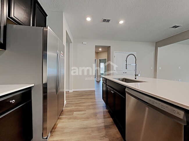 Photo - 198 Spruce Pt