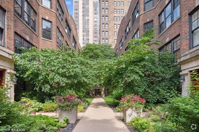 Building Photo - 2311 N Commonwealth Ave Unit 1E Rental
