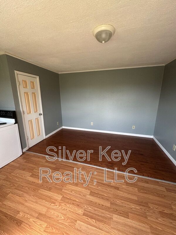 Photo - 2335 Hwy 411