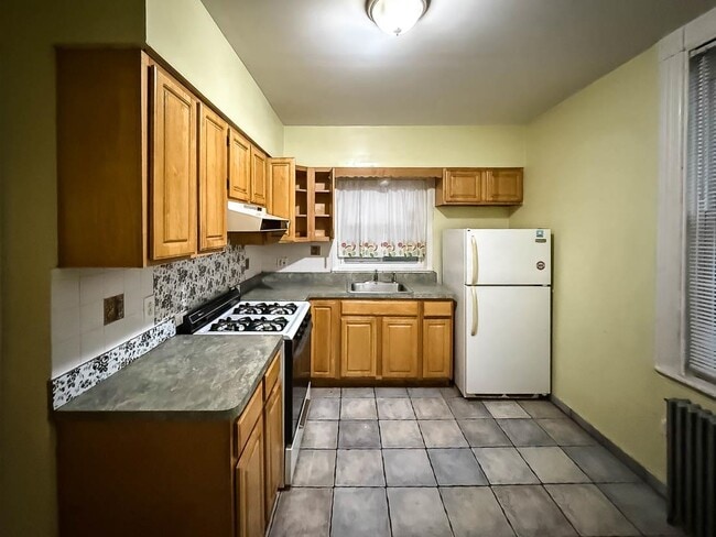 Building Photo - 47 Columbia Ave Unit 2