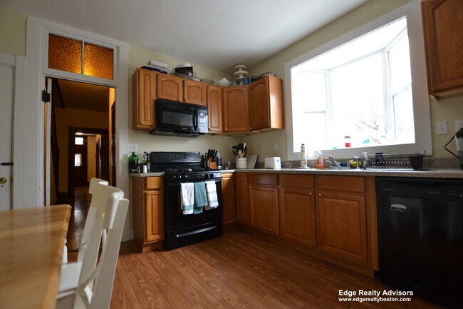 Photo - 78 Surrey St