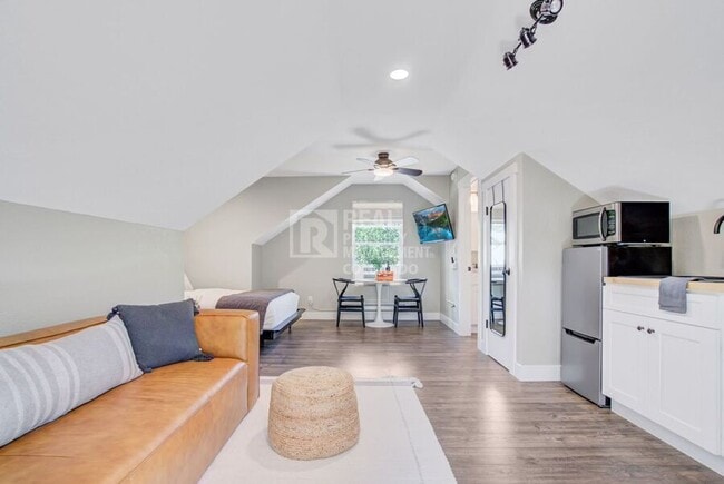 Photo - 2110 W Pikes Peak Ave Unidad B