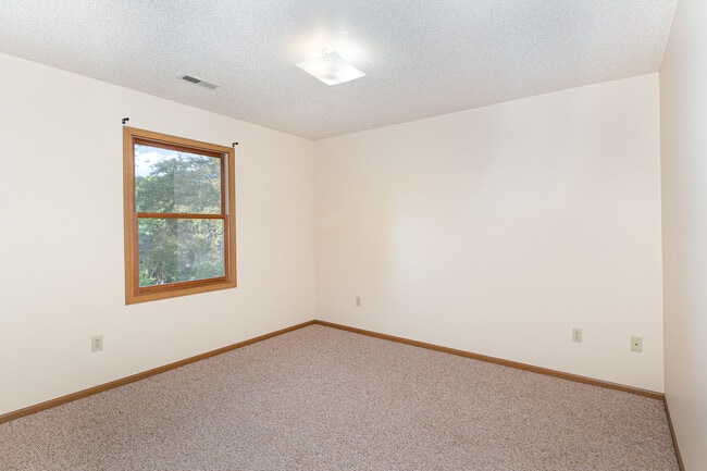 Photo - 6265-6215 Normandy Dr