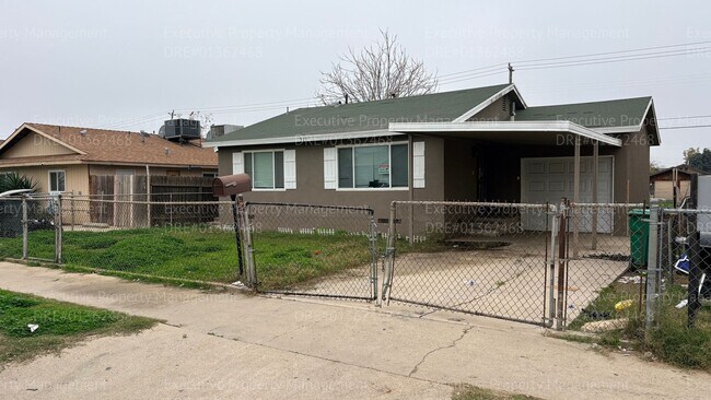 Photo - 2 bedroom 1 bathroom house located off the main street Oildale Dr.