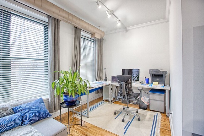 Photo - Video Tour- HUGE 1 Bedroom- 2 1/2 Bath Apartment. High-end loft style. Cook's Kitchen- Common Roo... Unidad 1121-2