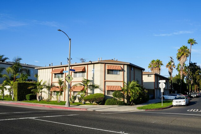 4500 N Lakewood Blvd