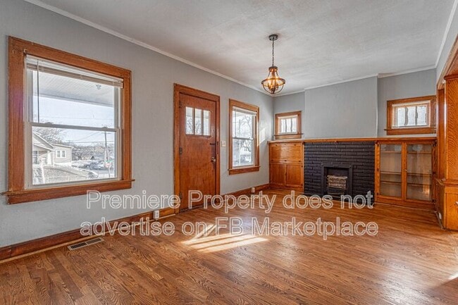 2400 N 12 St