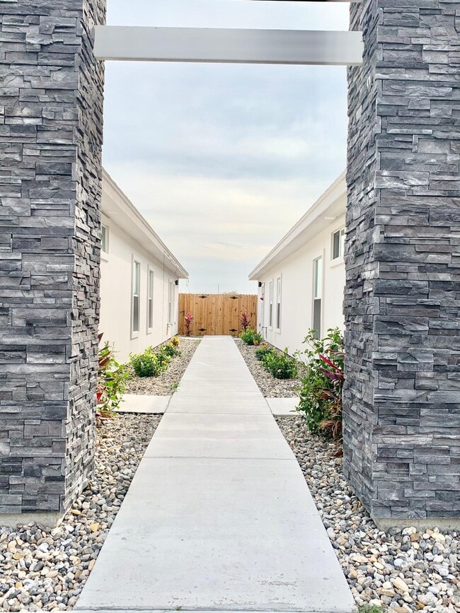 Photo - 2016 Summerland Ln Unit 3