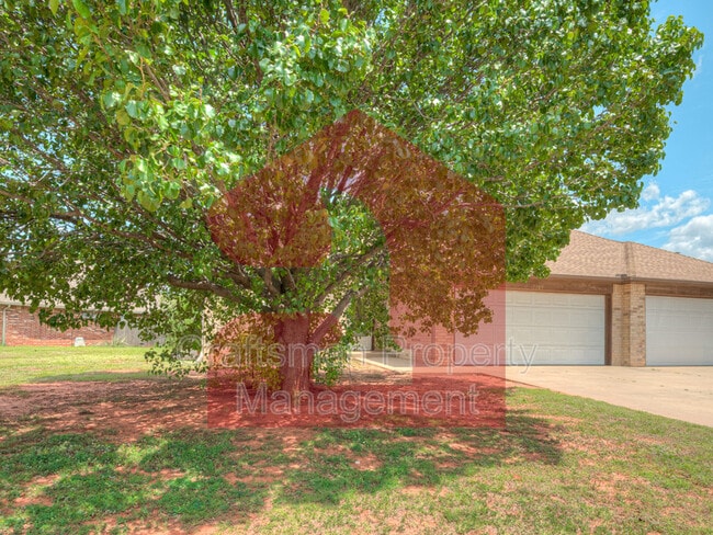 Photo - 2709 Silvertree Dr