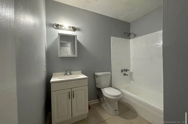 Photo - 860 Wood Ave Unit 5