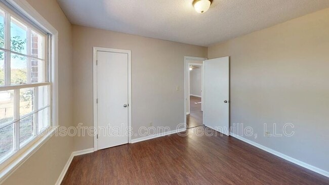 Photo - 805 Anthony St