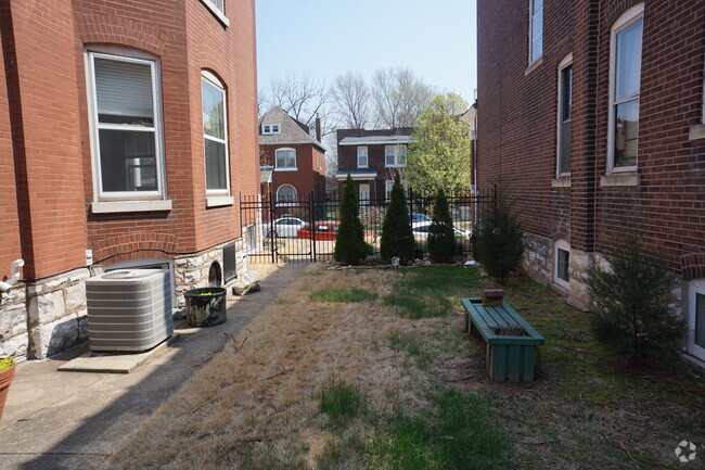 Building Photo - 3173 Portis Ave Rental