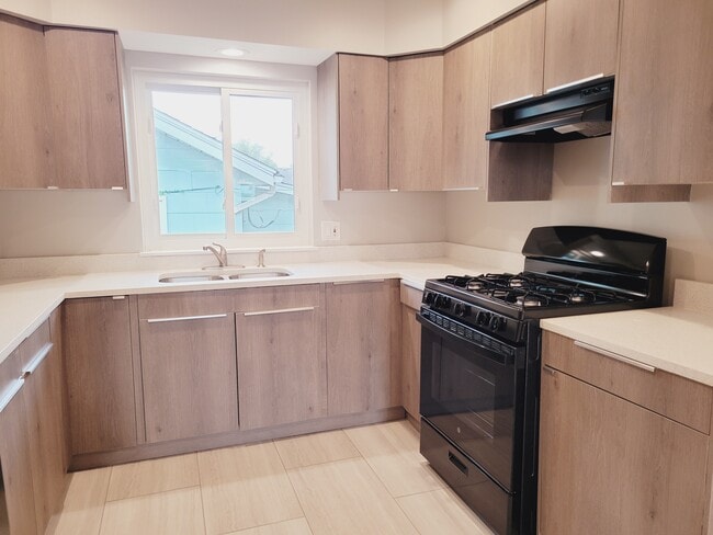 Photo - 112 W Burlington Ave