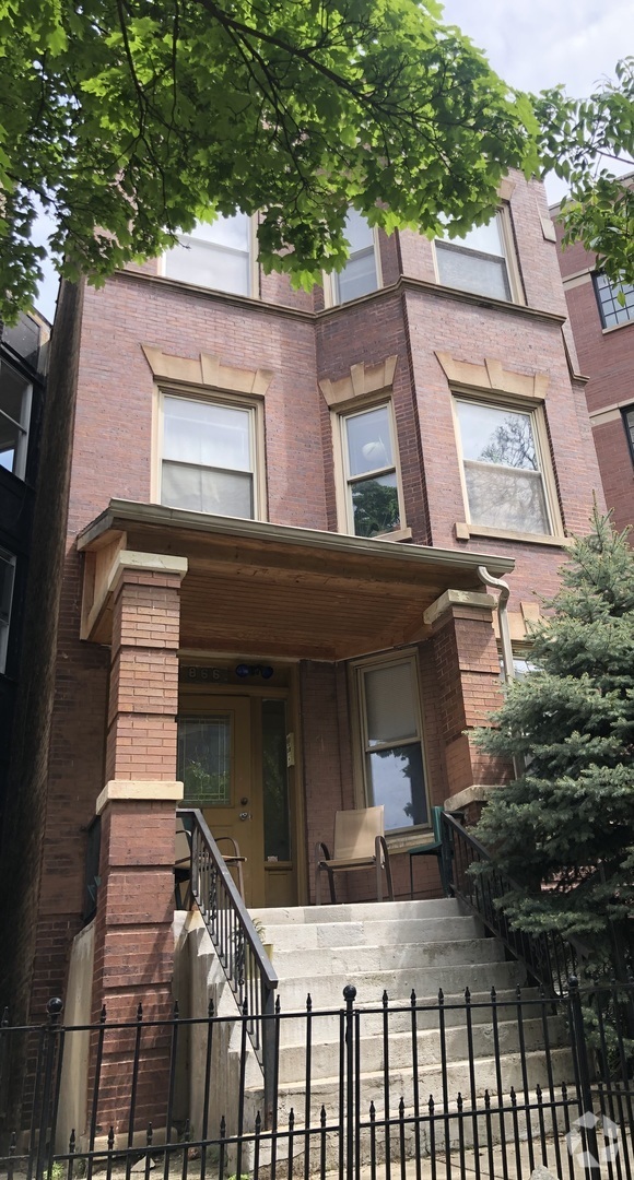 Building Photo - 866 W Buckingham Pl Rental