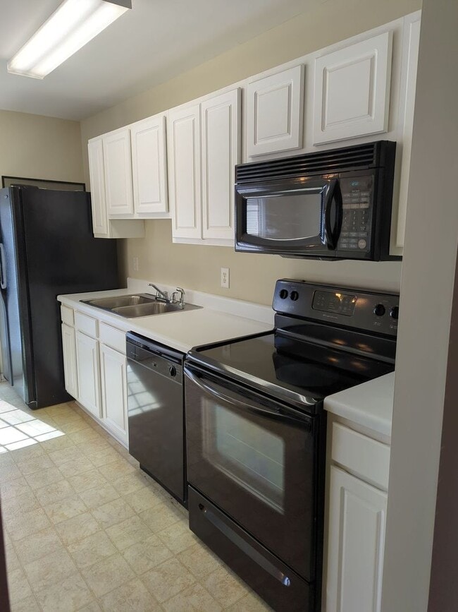 Photo - Nice Two Bedroom Duplex In A Great Location Available April 2026