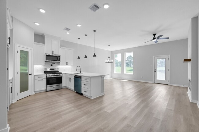 Building Photo - 14833 Spica Ct