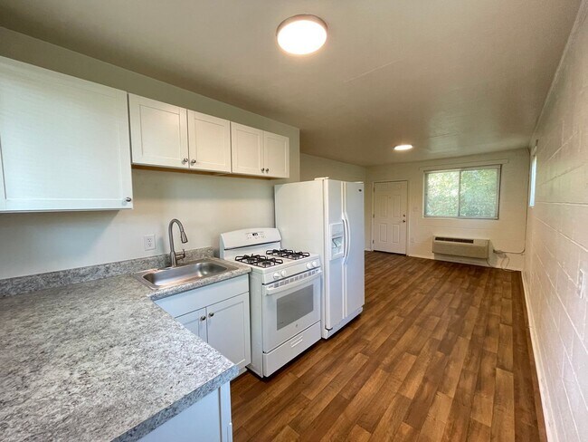 827-15 1/2 15th Half St Unit 823
