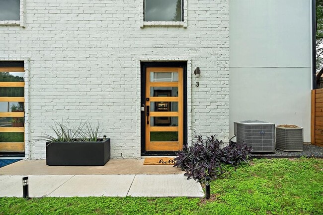 Building Photo - 1206 Hollow Creek Dr Unit 3