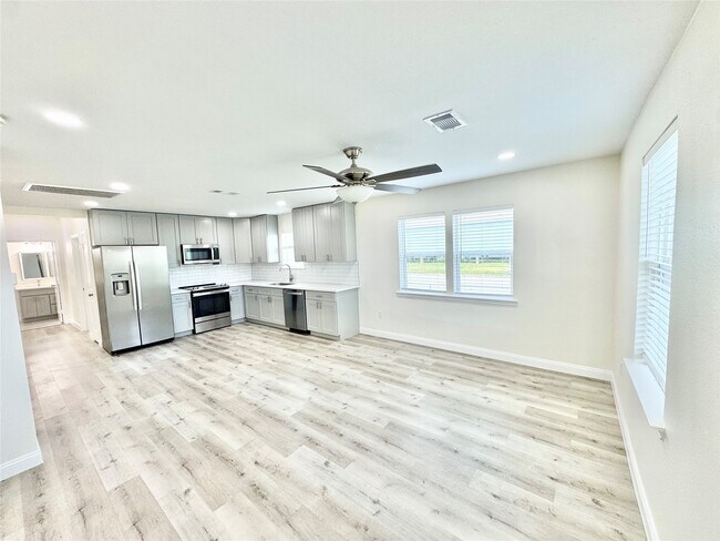 Photo - 5127 Avenue L