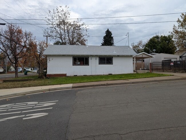 Building Photo - Two Bedroom House Downtown near Shasta High School