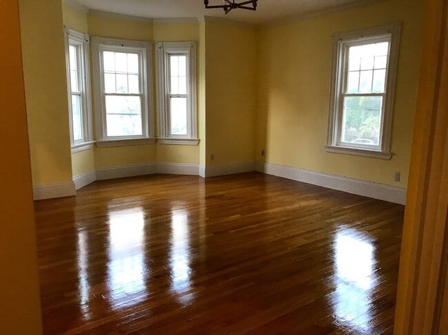 Building Photo - 59 Prince St Unit 2