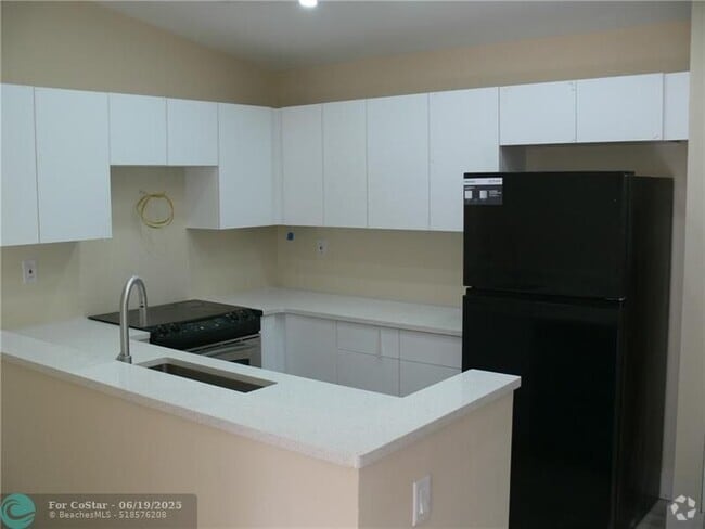 Building Photo - 7191 SW 14th St Rental