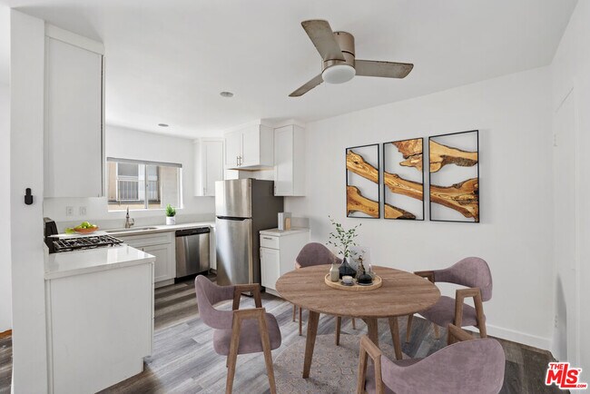 Photo - 733 Hayworth Ave Unidad 4