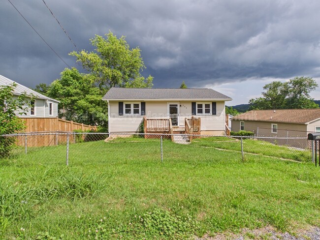 Building Photo - 530 Highland Ave