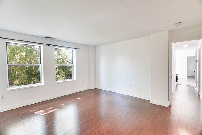 Photo - 289 Essex St Unidad 407