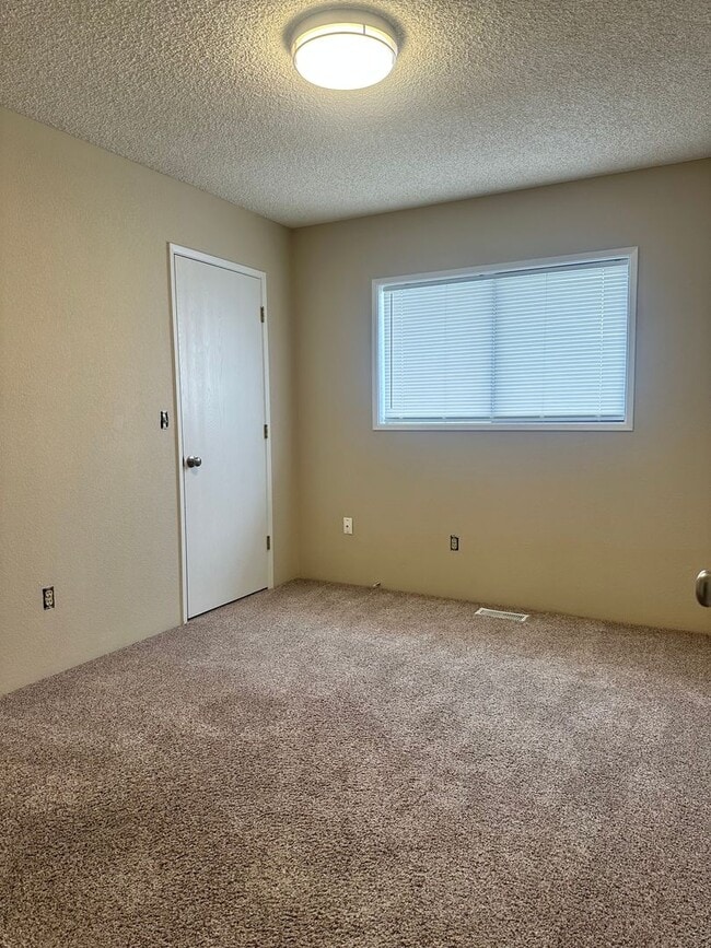 609 11th St NE Unidad 609 11th St NE