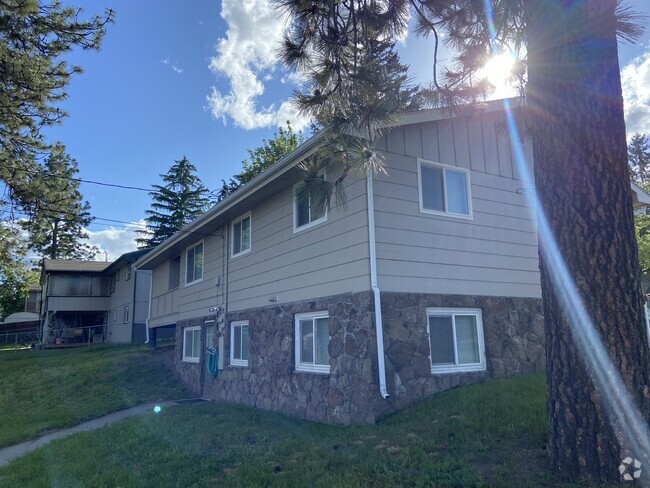 Building Photo - 1823 5th St Rental