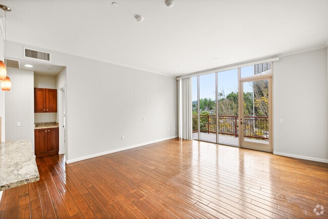 2BR, 2BA - 1294SF - Living room