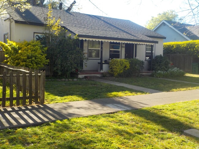 Photo - 1211 Laburnum Ave