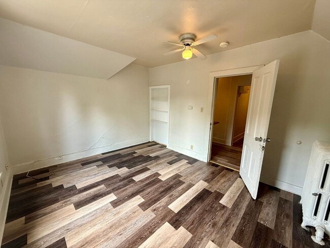 Building Photo - 1018/20 3rd Ave Unit Upper