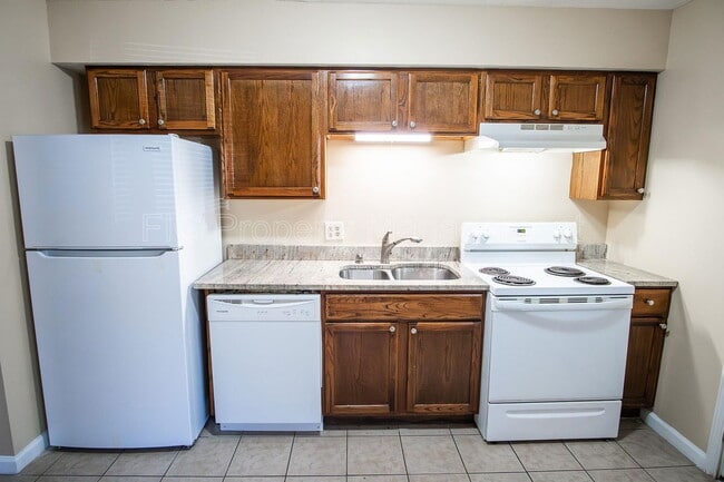 Building Photo - 924 Chadwick Dr Unit 4