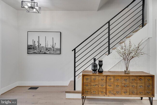 Photo - 1323 Childress St NE
